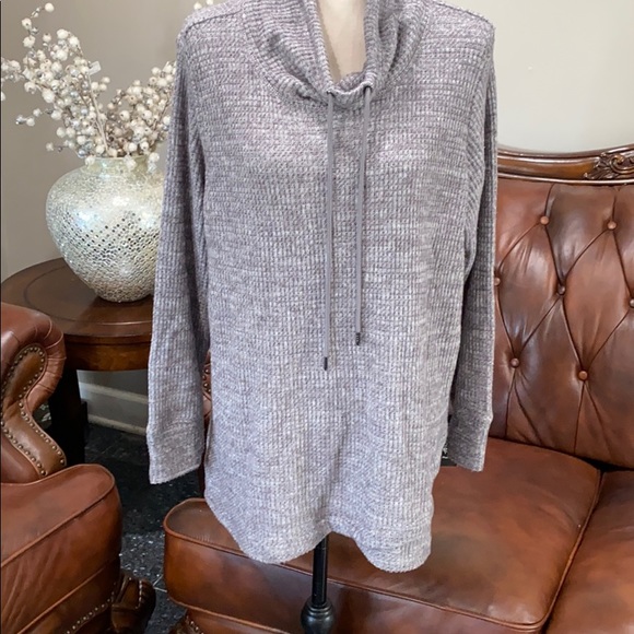 Ideology
Plus Size Cowl-Neck Tulip-Hem Top - Picture 2 of 4